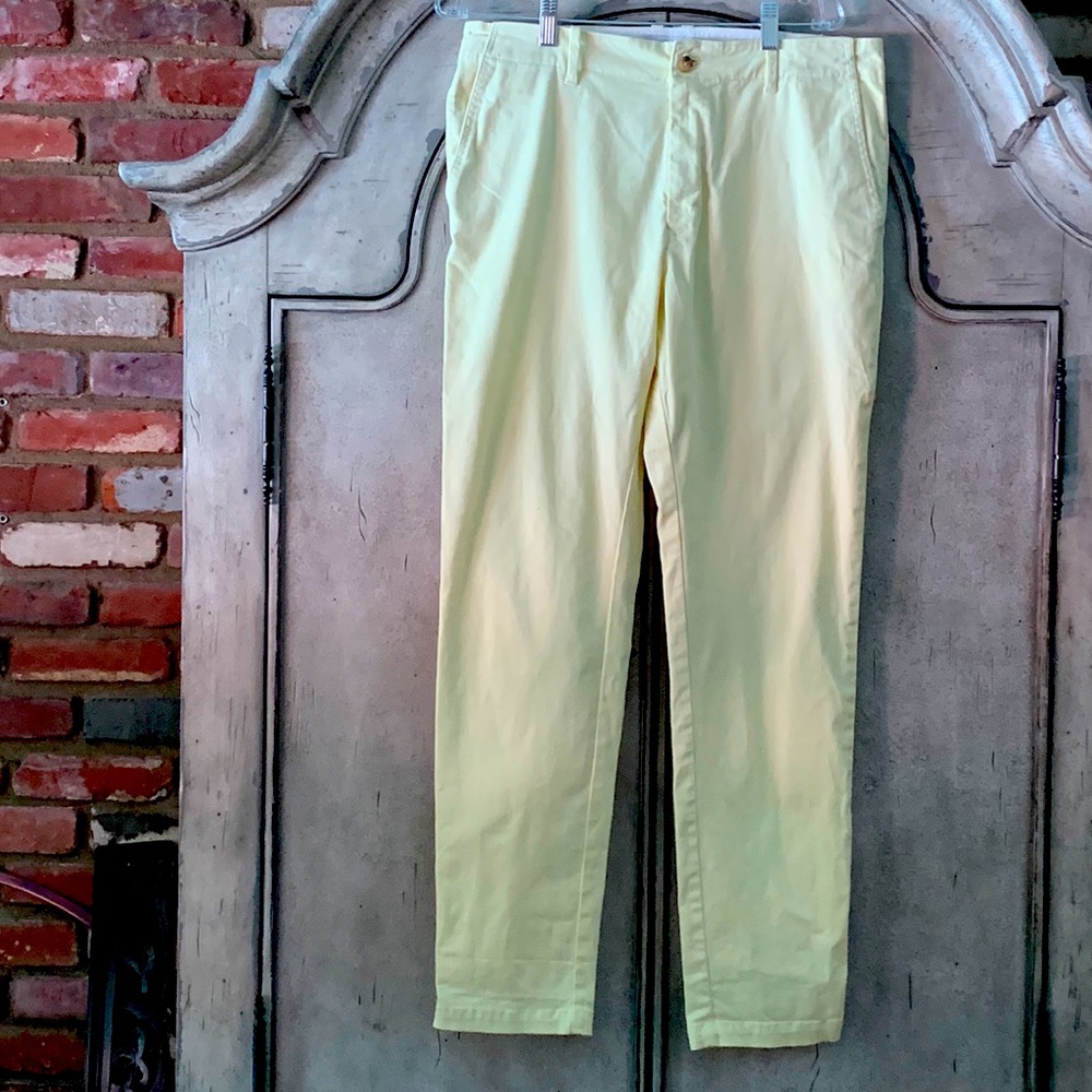 Light yellow mens Chino pants !